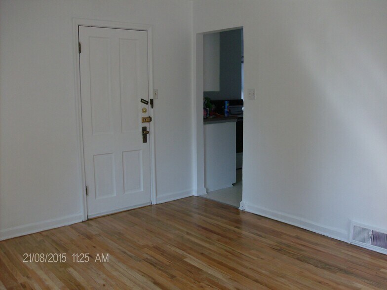 Building Photo - 1083 E 3rd Ave