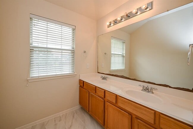 Building Photo - 4831 Plum Forest Rd