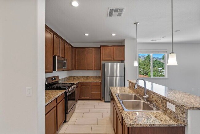 Building Photo - Welcome to this beautiful Carson City townhome available for rent