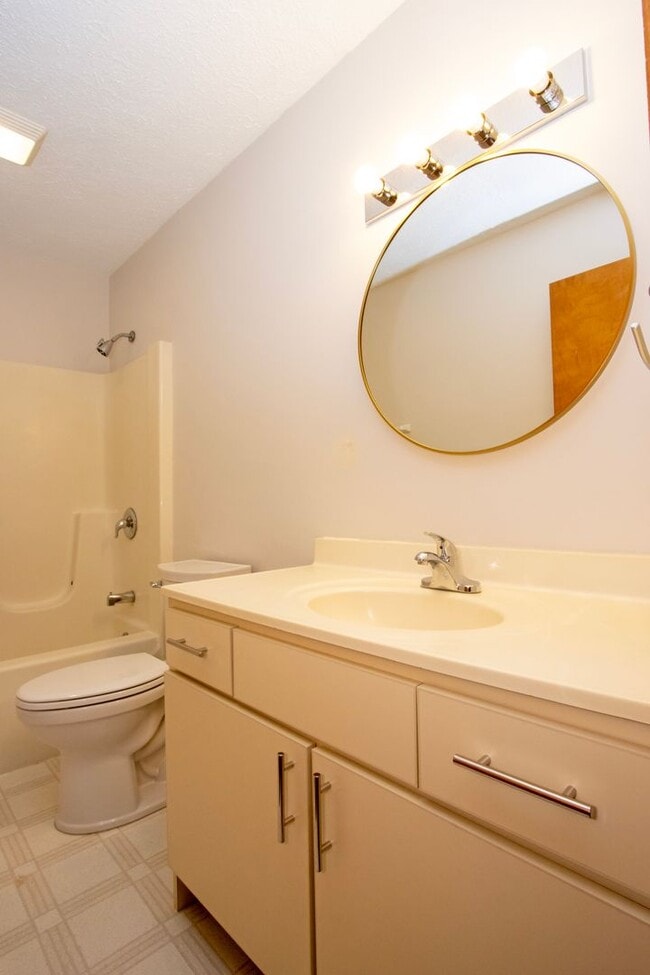 Building Photo - Three Bedroom Duplex