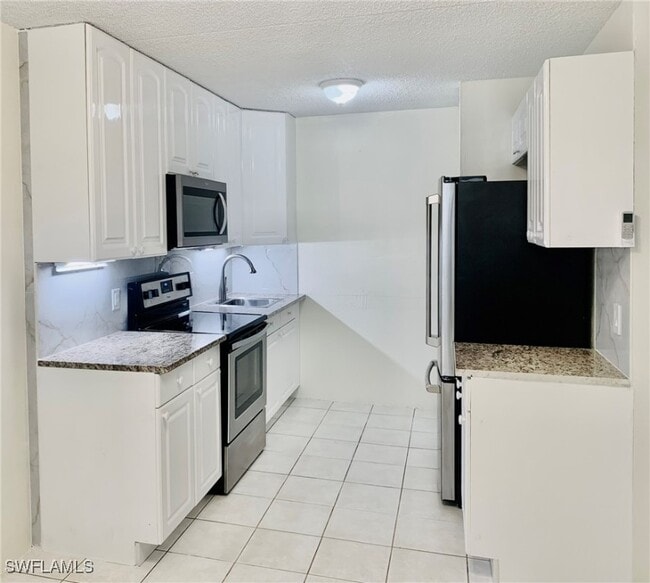 Building Photo - 826 Wiggins Pass Rd