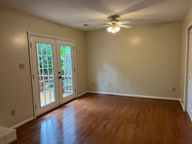 Building Photo - 1551 Woodcroft Dr