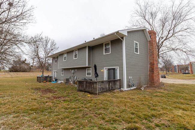 Building Photo - 1901 Mirtle Grove Ct