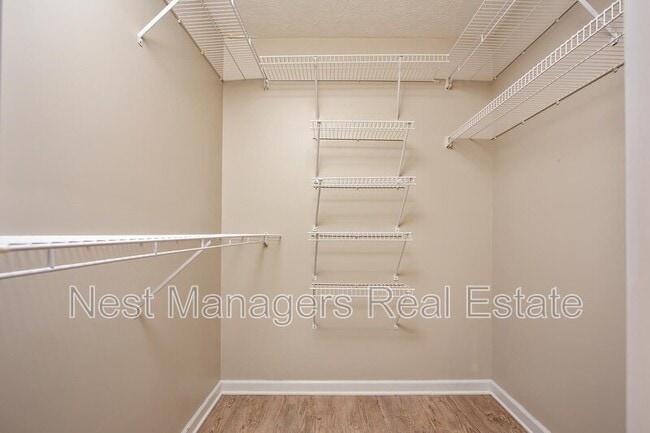 Building Photo - 7462 Fairpoint Rd