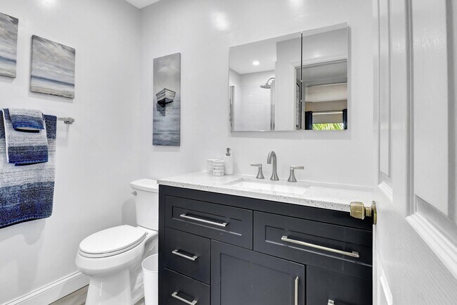 Building Photo - 413 Normandy Ln
