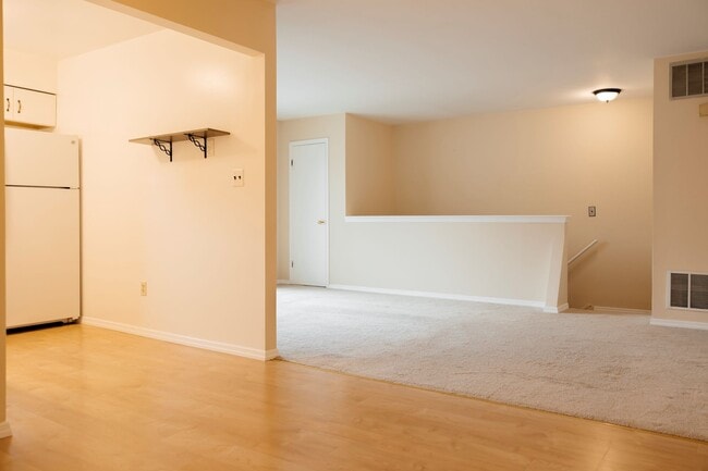 Building Photo - 1304 Normandy Ct