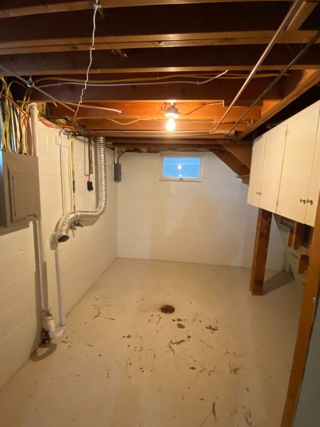 Building Photo - West Side 3 bedroom, 2 bathroom home for rent