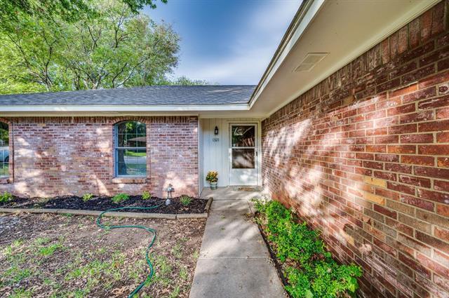 Building Photo - 1321 Meadow Ct