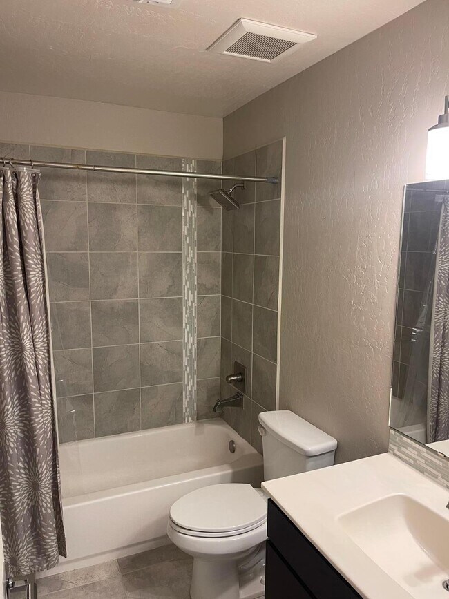 Building Photo - 1668 Bull Lea Dr SE