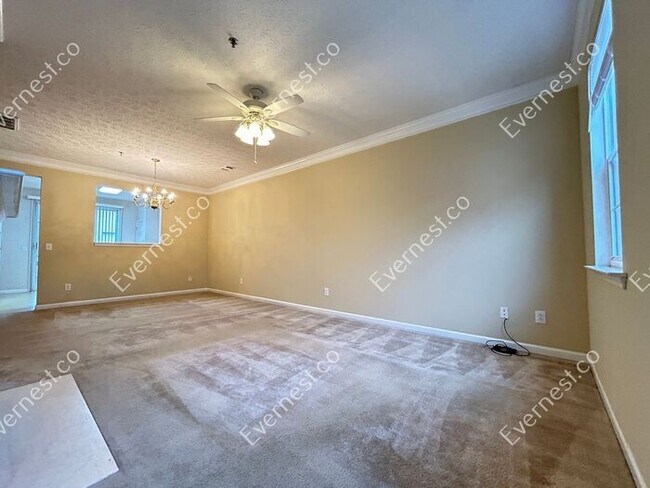 Building Photo - Bright 3-Bedroom Townhome with Ample Space...