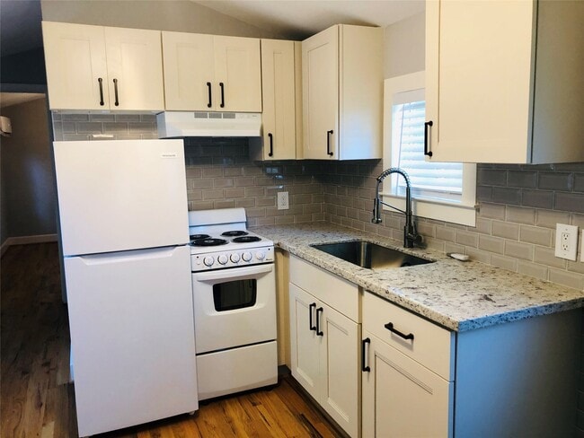 Building Photo - 734 McDaniel St