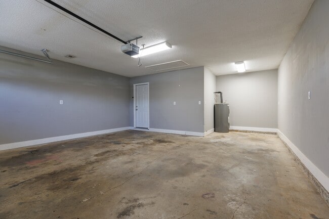 Building Photo - 323 Willow Oak Dr