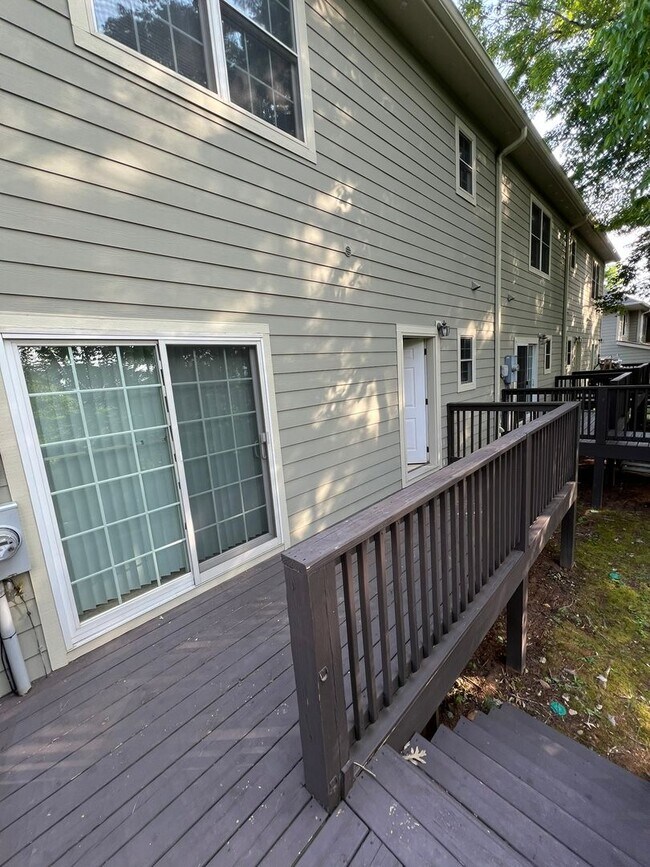 Building Photo - Arden 3 bed Townhome: Commuter's Wishlist