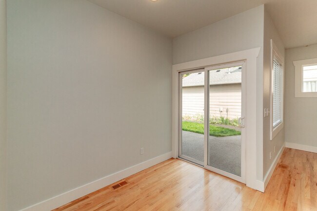Building Photo - 2073 Palisade Blvd