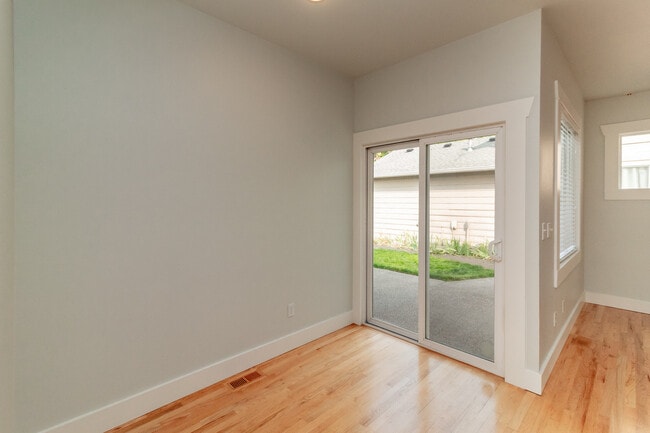 Building Photo - Charming 3-bedroom home with AC on Palisad...