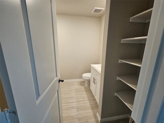 Building Photo - 417 Blanco Dr