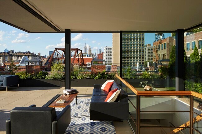 Building Photo - Prime SoHo - Stunning PH Loft with Roof