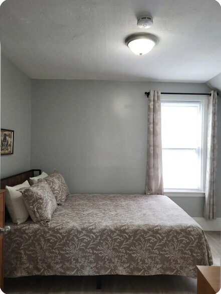 Building Photo - 9 Reeves St