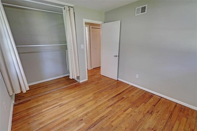 Building Photo - 2968 Fantasy Ln