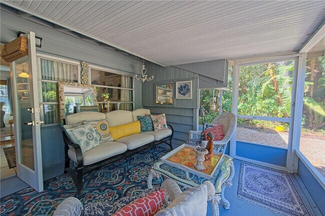 Building Photo - Annual unfurnished 2 bed /1 bath house ava...