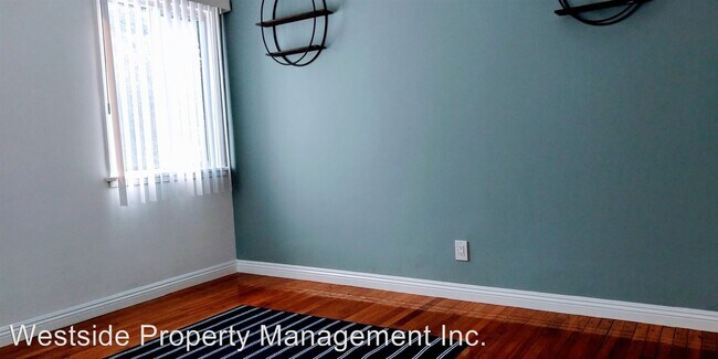 Building Photo - 2439 Oak St