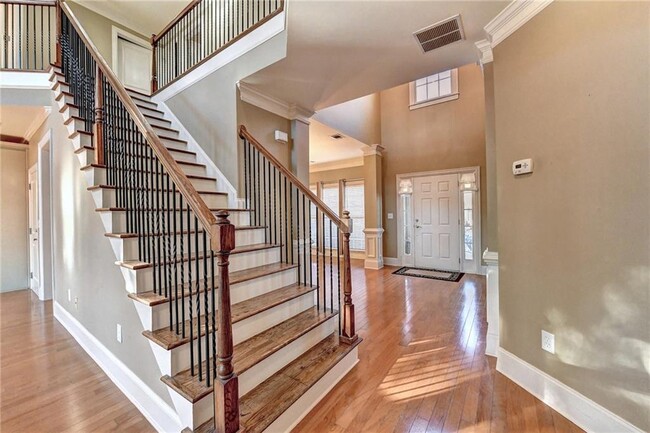 Building Photo - 5570 Viewpoint Ct