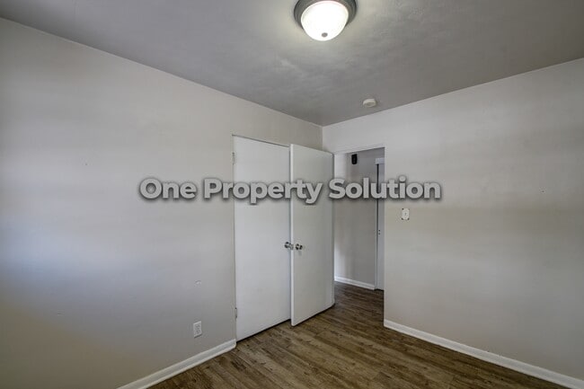 Building Photo - 4240 E 13th Ave