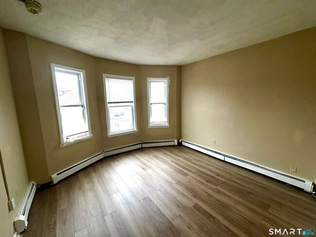 Building Photo - 202 Bellevue St