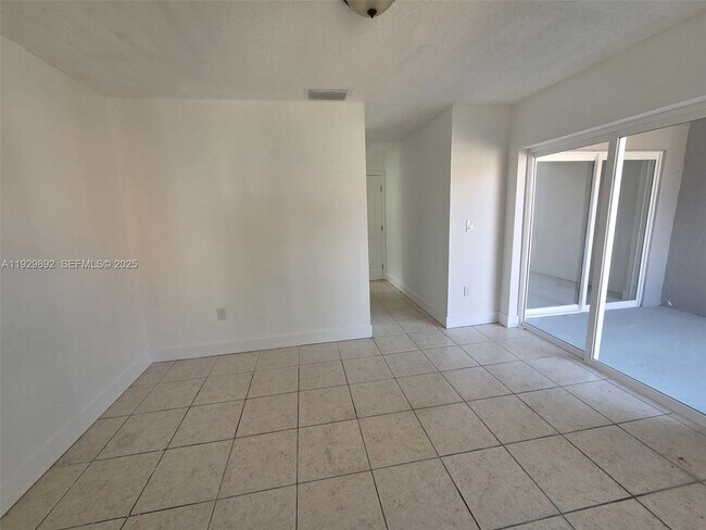 Building Photo - 3940 NW 76th Terrace