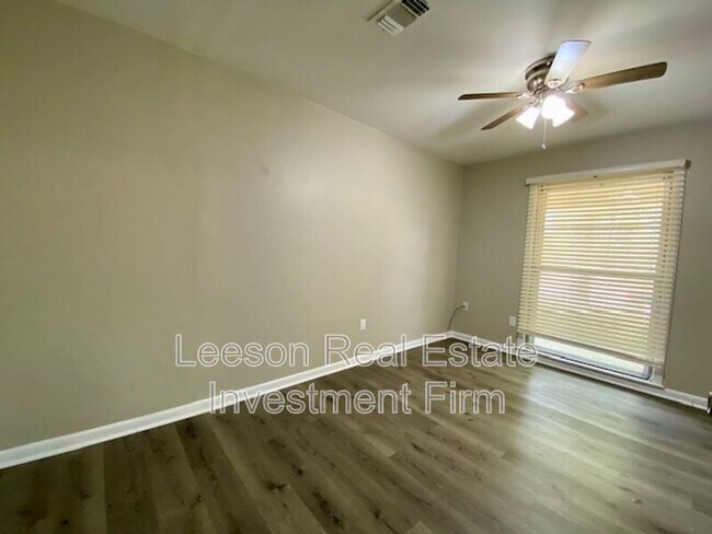 Building Photo - 845 Elmdale St