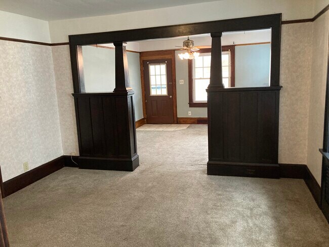 Primary Photo - 904 Columbia Ave