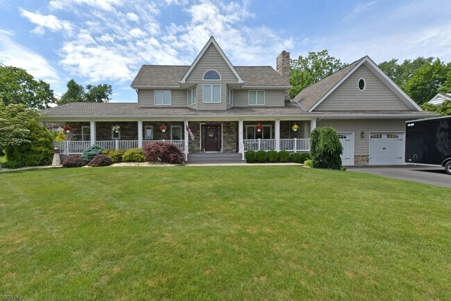 Building Photo - 85 Mountain Ridge Dr