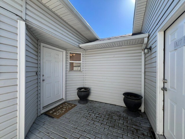 Building Photo - 3bed 3bath Great Meridian Location!