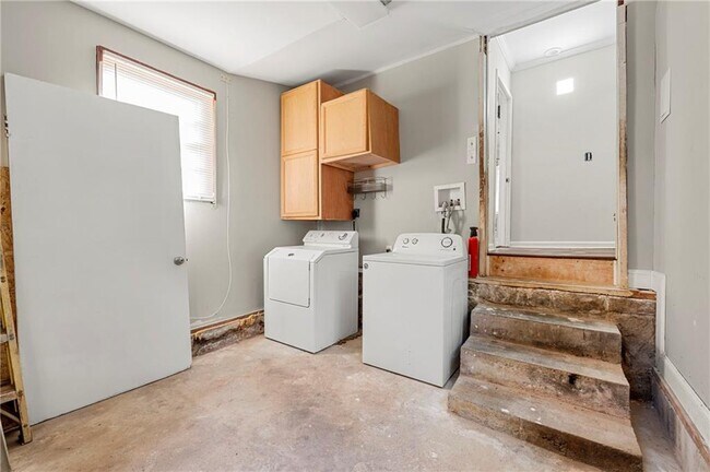 Building Photo - 2229 Beecher Cir SW