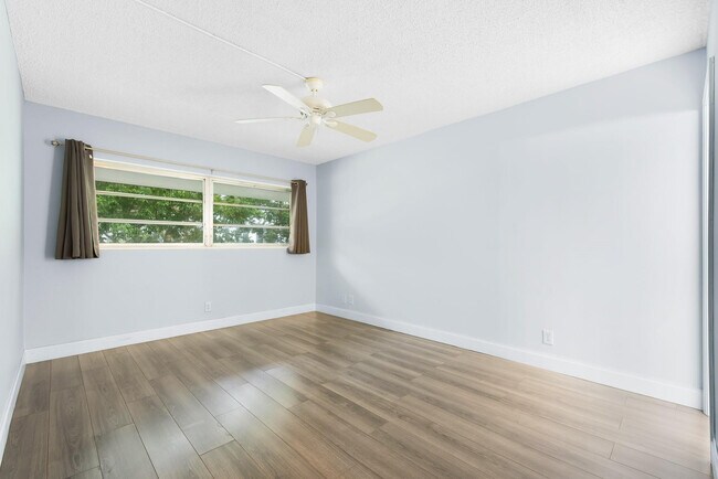 Building Photo - 1340 NE 28th Ave