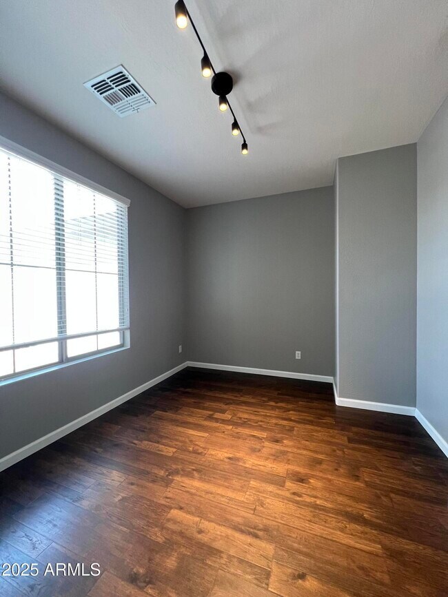 Building Photo - 6729 S Pewter Way