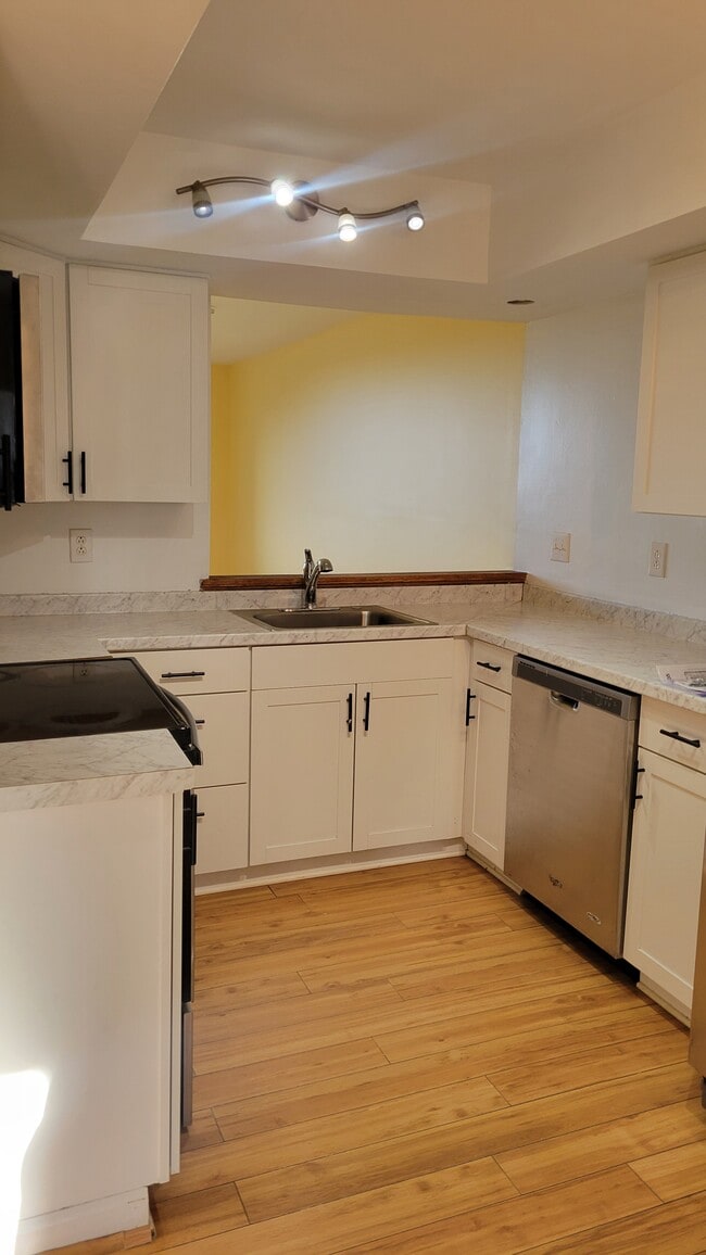 Building Photo - 3226 Brookline Rd