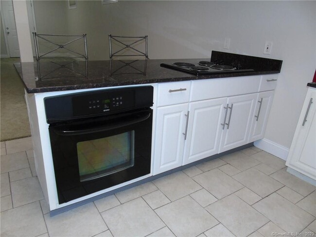 Building Photo - 14 Mayfair Pl