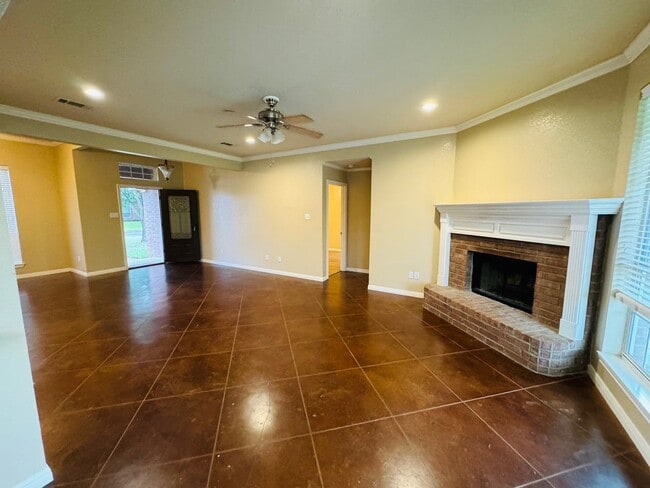 Building Photo - Beautiful China Spring Home