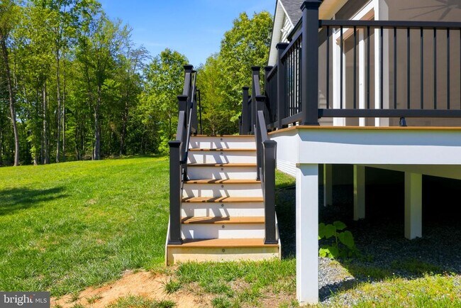 Building Photo - 301 Kingdom Dr