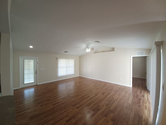 Building Photo - 1124 Diplomat Pkwy W