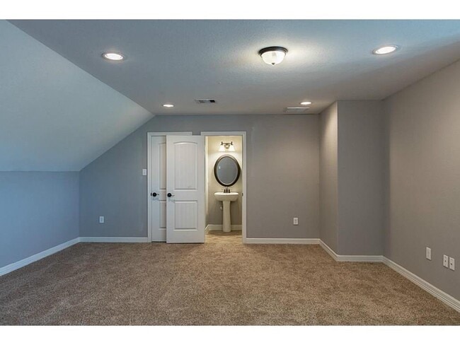 Building Photo - 203 Seacrest Blvd