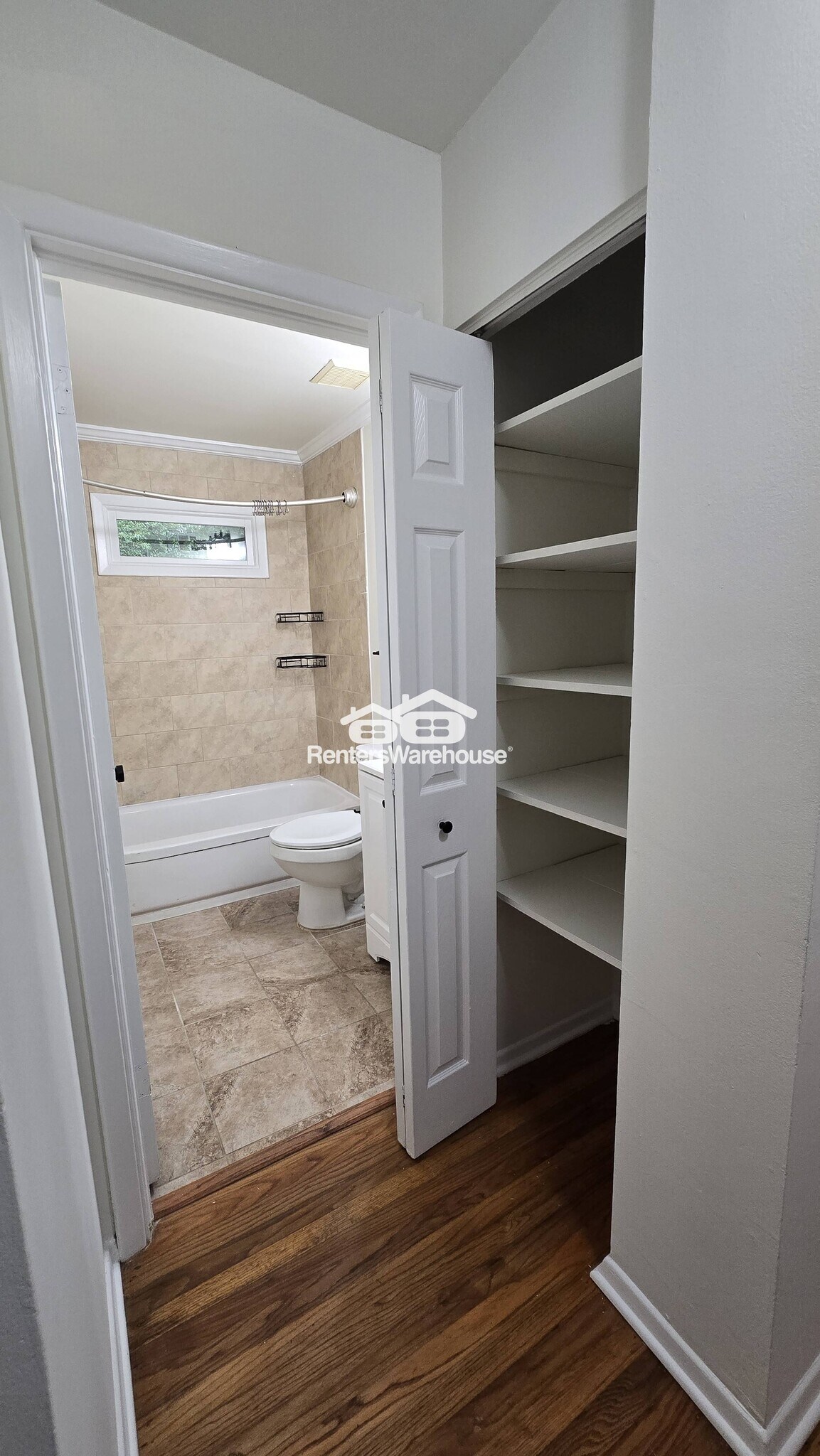 Building Photo - 1108 Greenbriar Cir