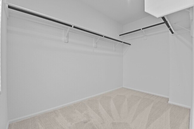 Building Photo - 18718 Clearwater Brk Dr