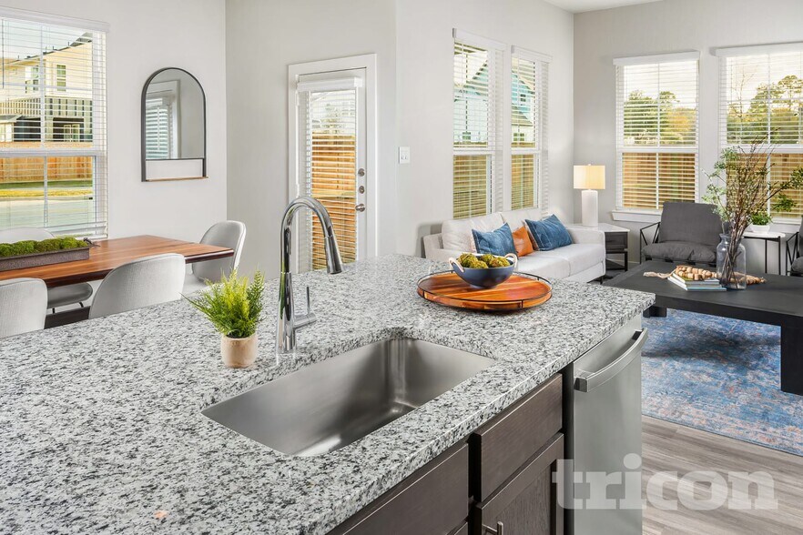 Building Photo - 9835 Willow Creek Commerce Dr