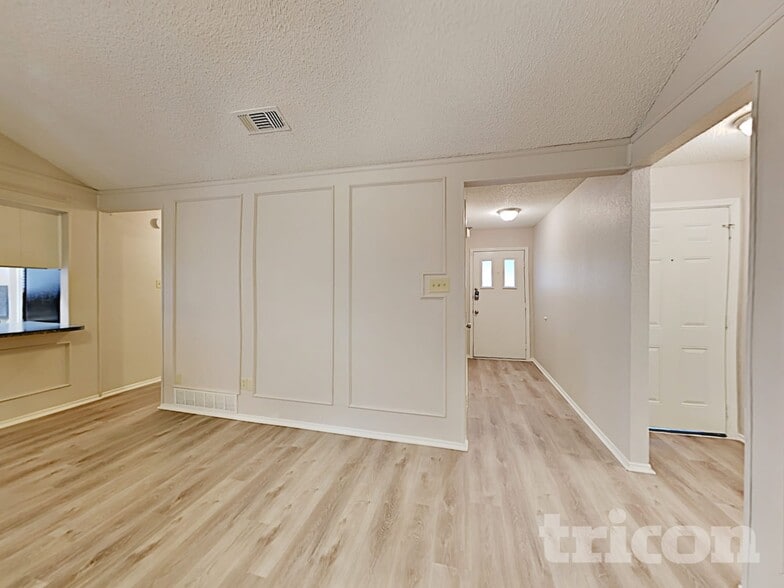 Building Photo - 802 Wind Brooke Dr