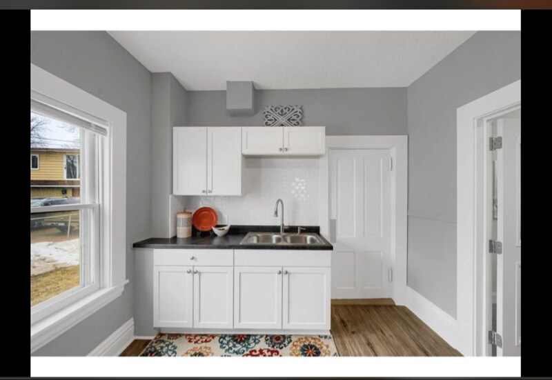 Building Photo - 1055 7th St W