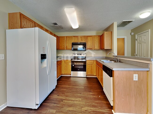 Building Photo - 14 Willow Lakes Dr