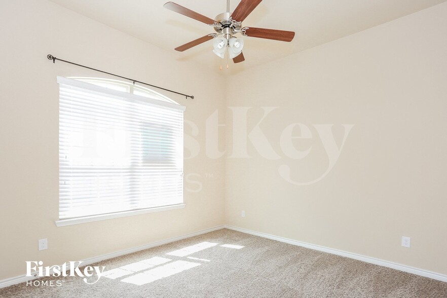 Building Photo - 921 Lake Cypress Ln