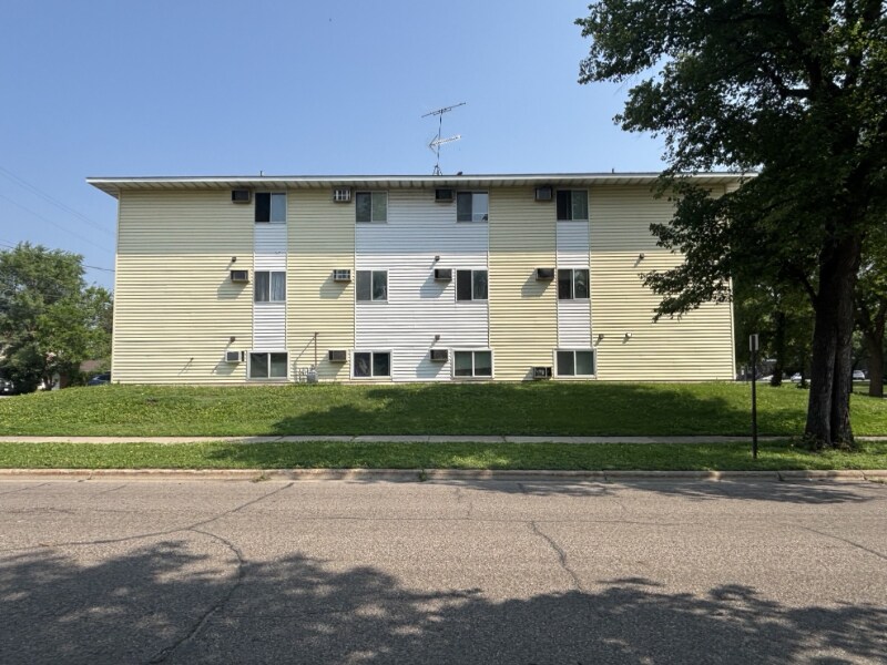 Building Photo - 395 5th Ave S